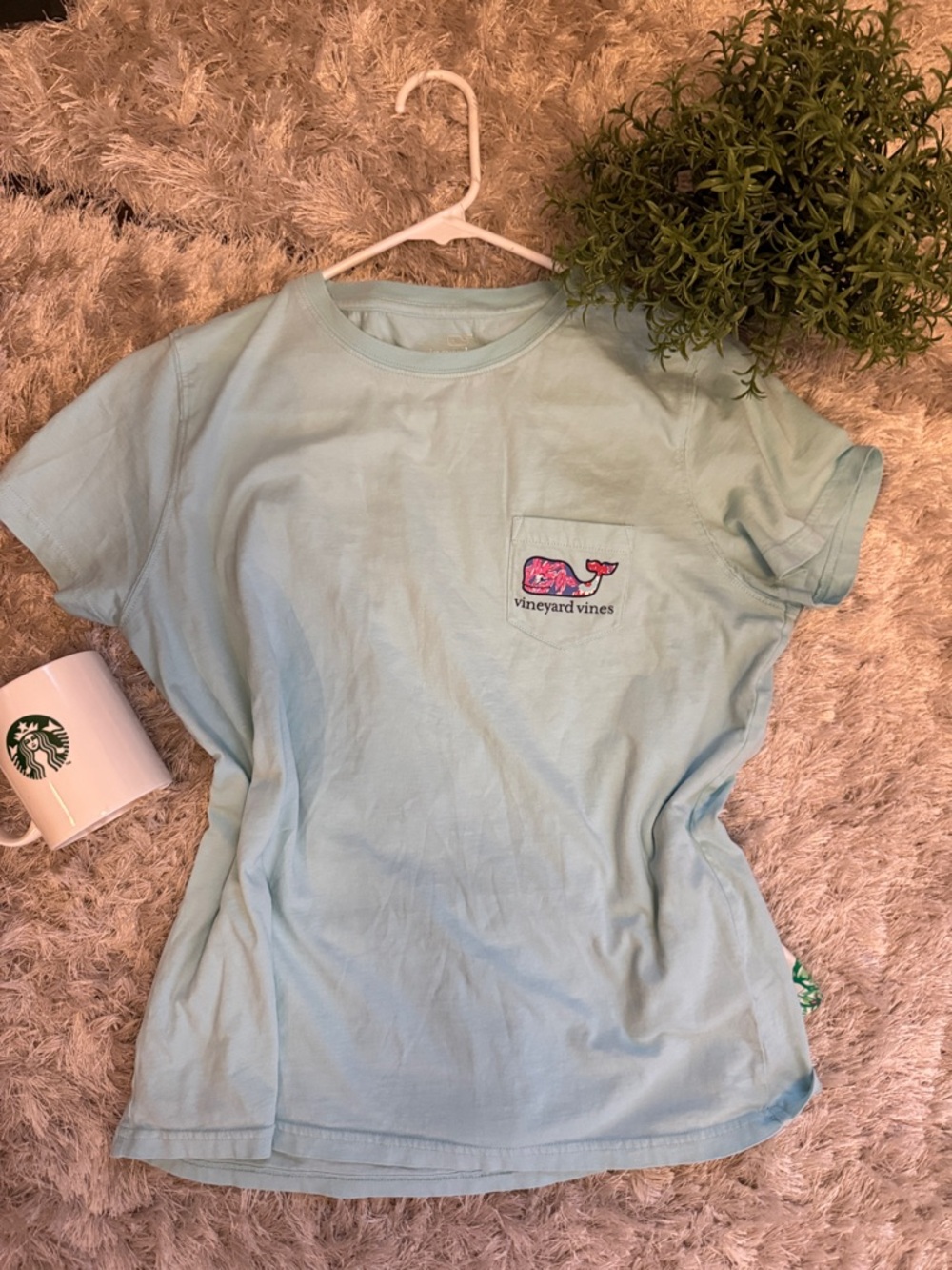 EUC Vineyard Vines Light Aqua Pocket T‑Shirt with Pink Whale M